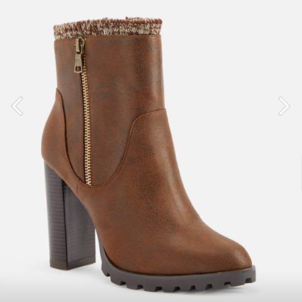 JustFab Carlina Brown Sweater Cuff Booties